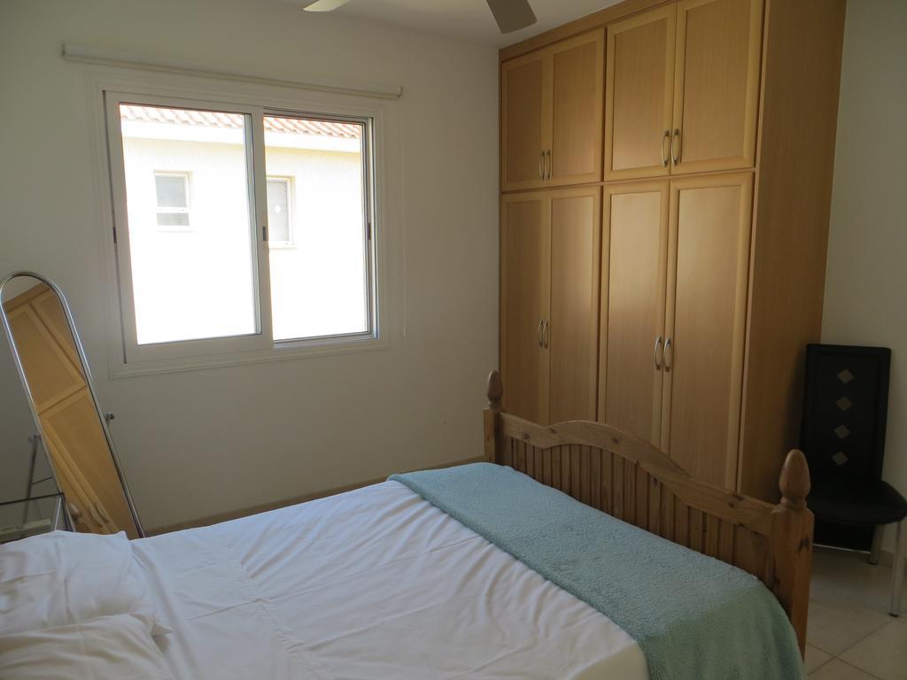 Melania Apartment Пафос Экстерьер фото